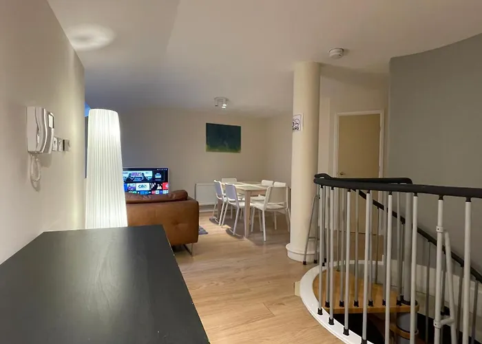 4- Bedroom , 1 Living Room Flat Near Emirates Stadium